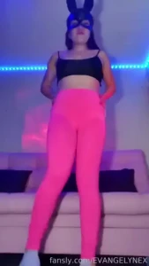 I wet my pink leggins pee piss pissing peeing pissvideos pissporn