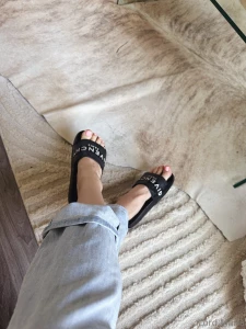 There s no way you re ever getting the chance to suck on my toes