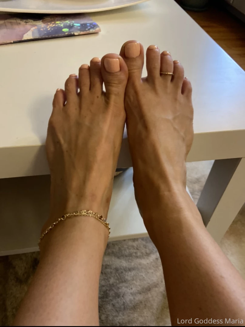Lick the screen slut get in between all of goddess s toes and worship 