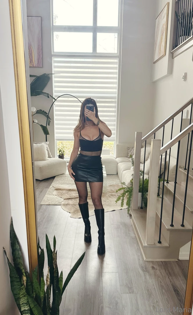 Leave a comment if the look and smell of leather clothing turns you on 