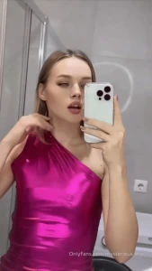 Hey whoever sends the first tip gets a 5 minute masturbation video for