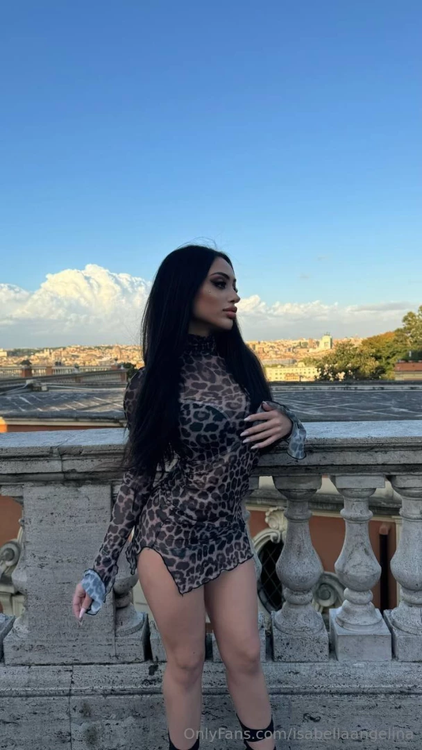 Sono stanca dopo una lunga passeggiata mi serve compagnia 