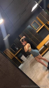 Sono appena tornata a casa stavo in palestra scrivimi in chat cosi ti