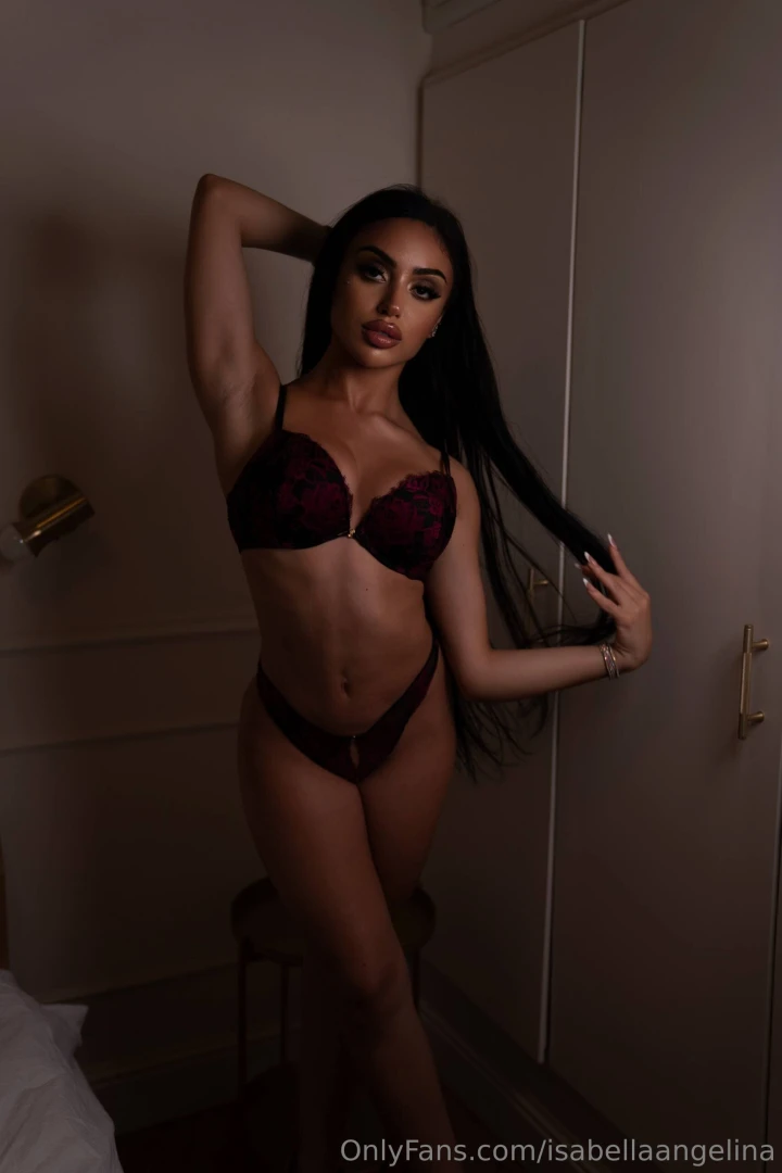 Mi sento sola in cameretta perch non vieni a farmi compagnia in chat 