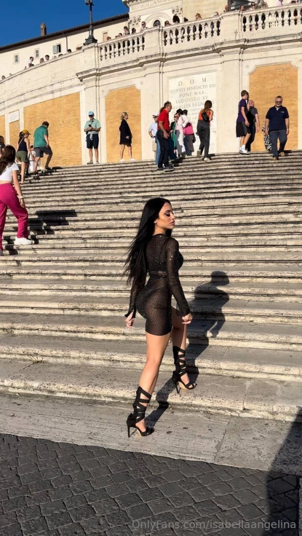 Ti piace il mio otufit scrivimelo in chat 