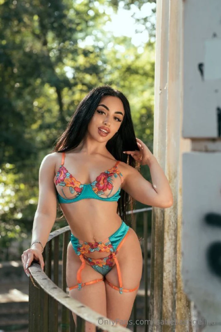 Ti piace questo intimo che ho comprato scrivimelo in chat 