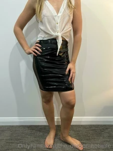 I m offering a snap-only session this week flirty pics live voice and