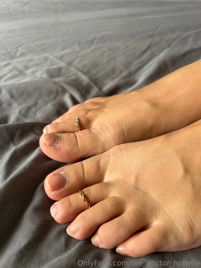 I booked a hotel to take some new pics wearing new outfits that i have 