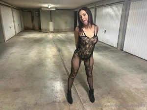 Photo chaude en sous sol hot photo in the basement
