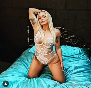 Shooting with the sexy stunning aprilvelvetxx this content is about to