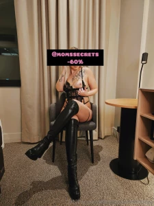 Tuu kattoo kasvot t n kuvan takana momssecrets