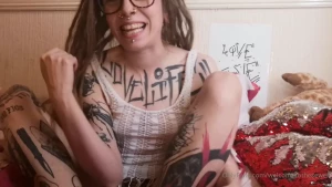 Let s watch an old vid of me together creamy squirting all over my bed