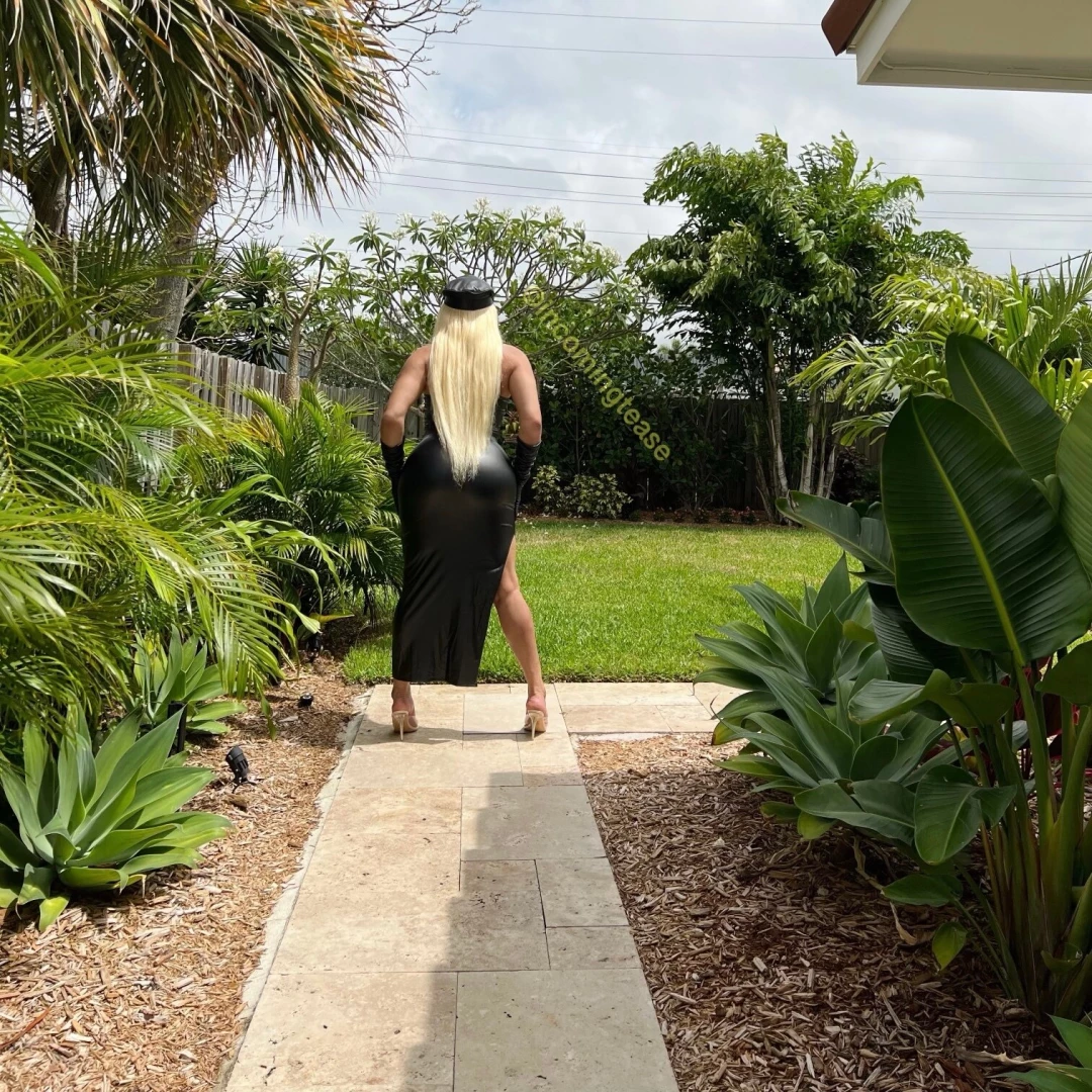 Ready to dominate in 90 degree weather lick the sweat from my body 