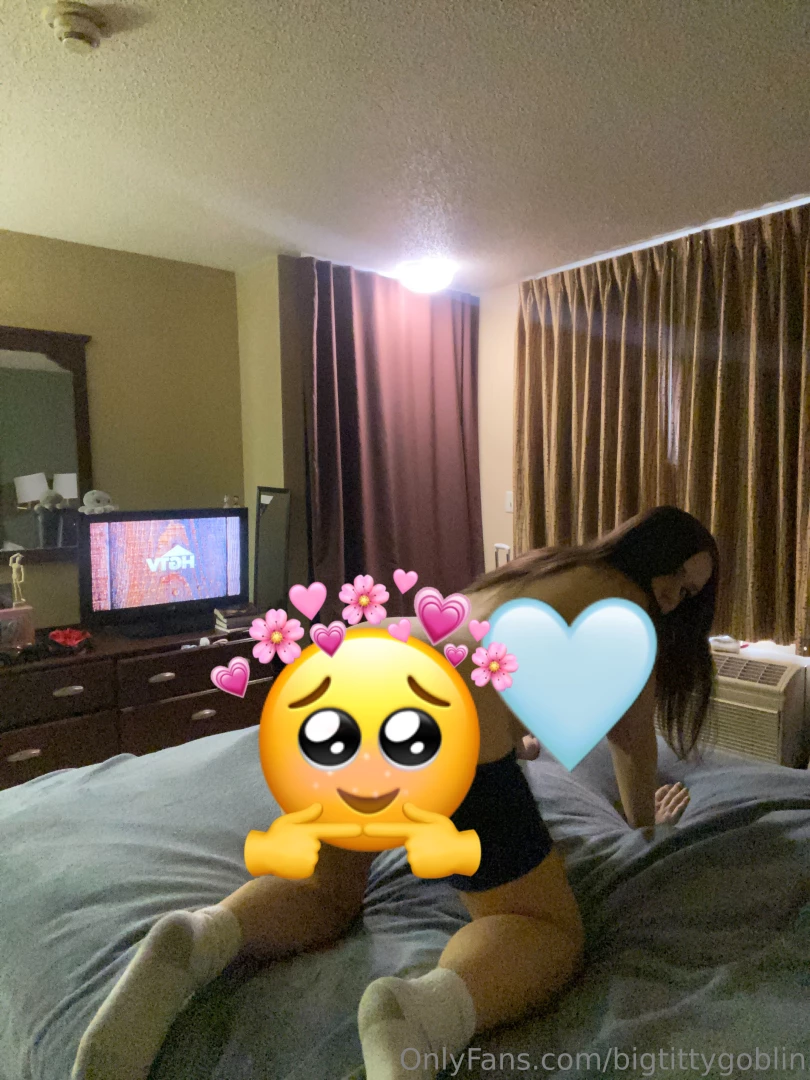 How bad do u wanna bend me over after seeing this part 1 