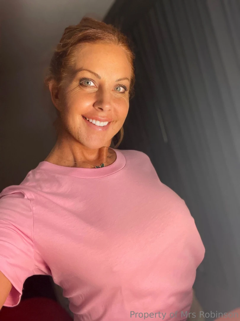 I m chatting on mrsrobinsonvip all night come say hi and maybe i ll 