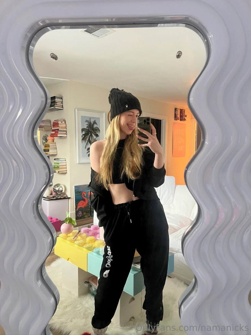 Just a little mirror selfie for ya 