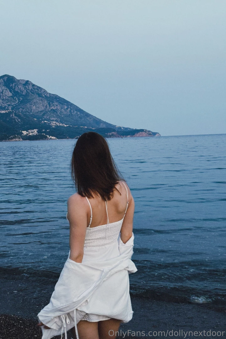 Now my life is sweet like cinnamon like a f cking dream i m living in 