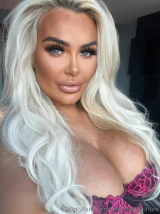 How s your week going so far babe jump in my dm s and tell me