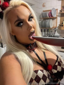 Grab a cop gun kinda crazy she s poison but tasty