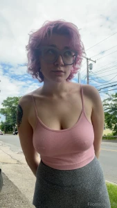 Something about sidewalk selfies are so hot