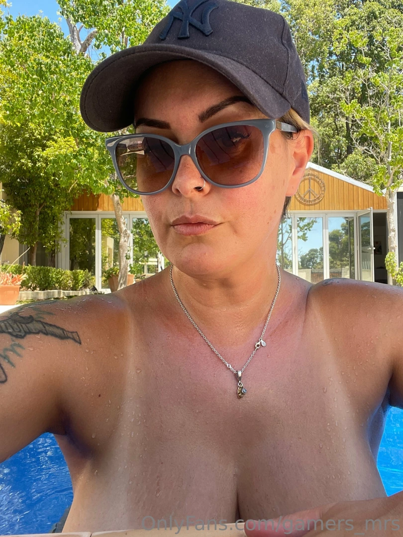 Pool to myself enjoying the sun 