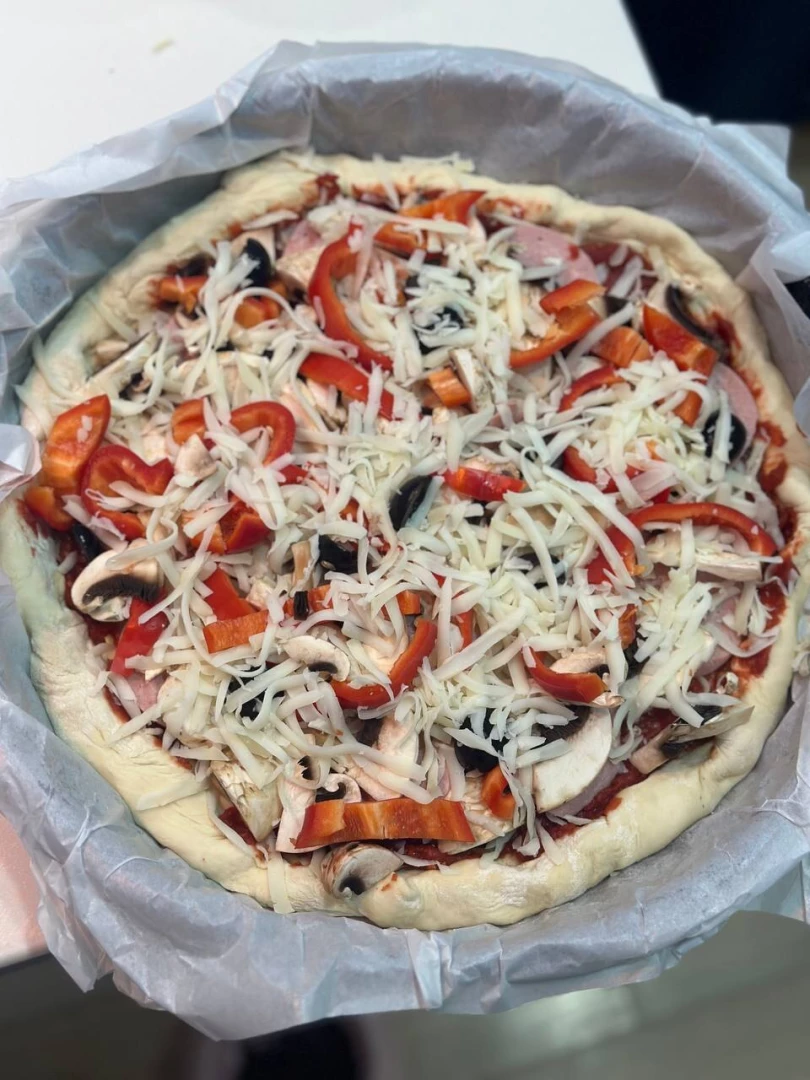 Making homemade pizza with my friends tonight here s how it looked part 1 