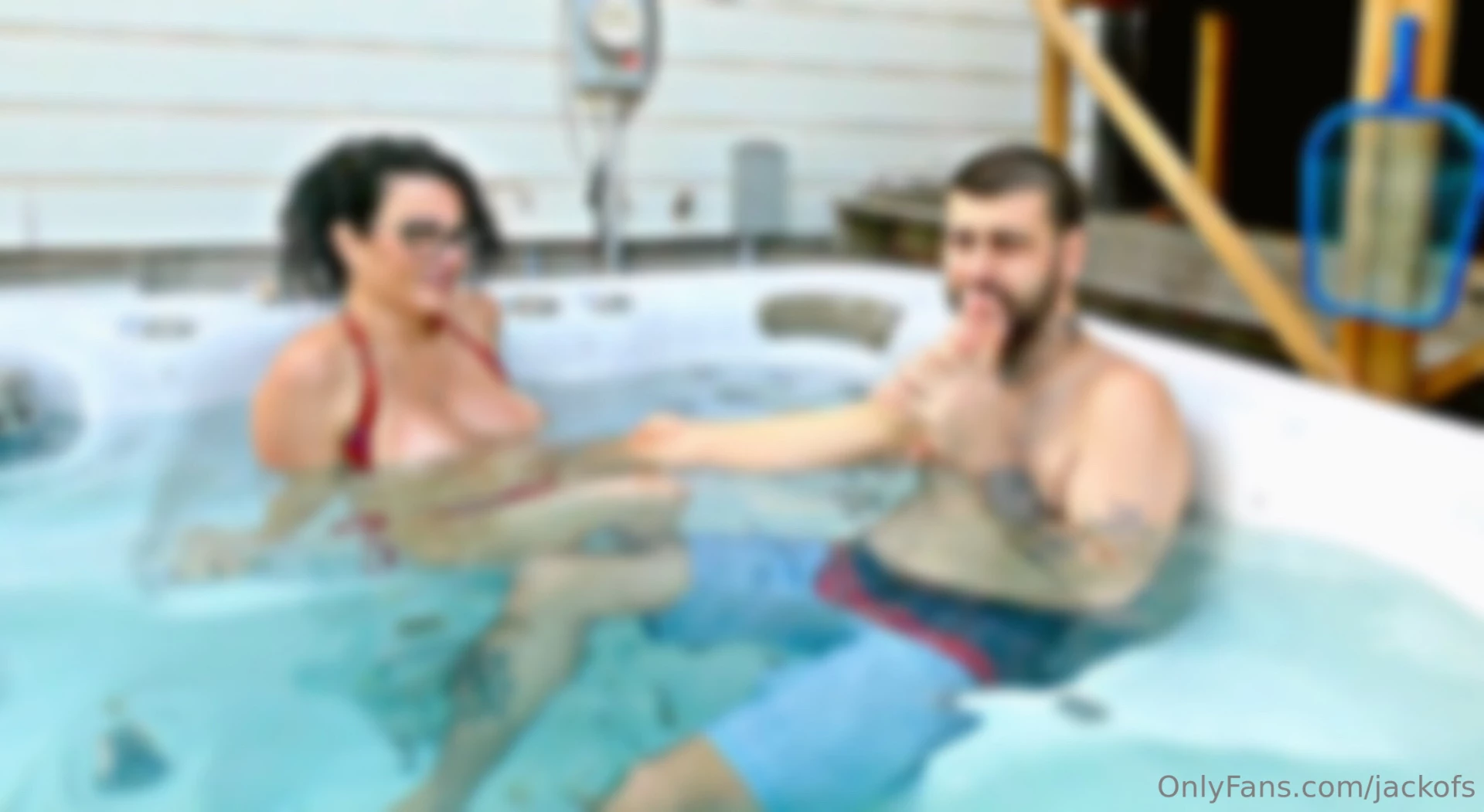 J ai profit d un petit moment de d tente dans le spa avec juicy malvi 