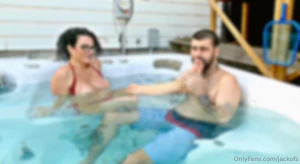 J ai profit d un petit moment de d tente dans le spa avec juicy malvi