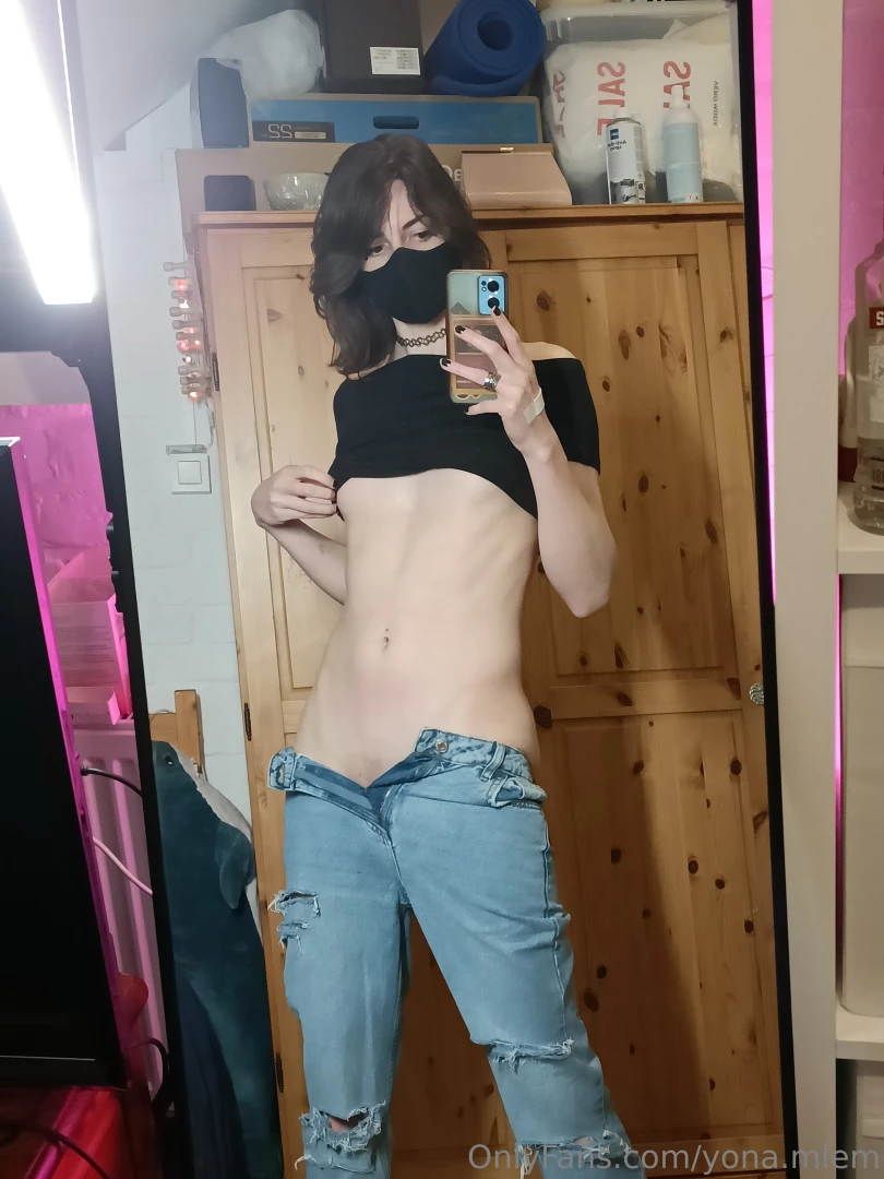 Hey can you hold my boobs for a sec i need to grab something unzips 