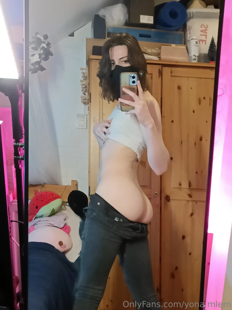 My absolute dumptruck of an ass needs a face to sit on can you help me 