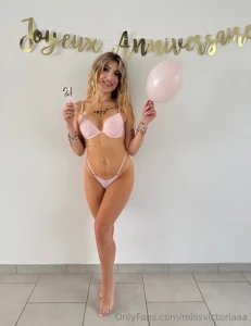 C est mon birthdayy hihi j ai fais un beau strip tease dans mon