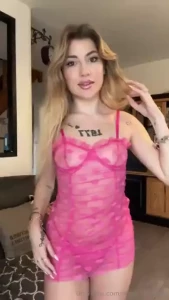 Je suis trop cocote dans ma petite tenue je trouve hihi