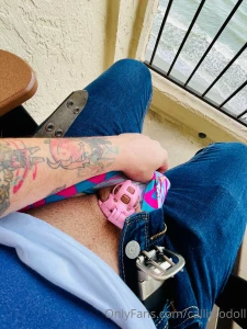 Cage stays on even when i m on vacation 3