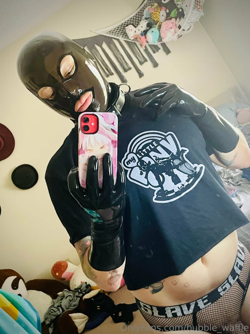 New latex hood and a kinky ass shirt to pair with it i quite like this 