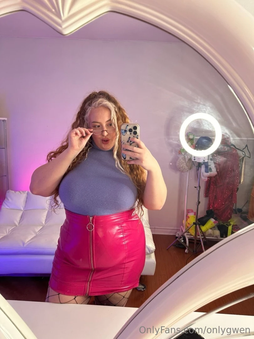 You should find out what s under my skirt gwenadora 