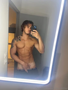 Catching my own reflection and getting turned on imagine what i could