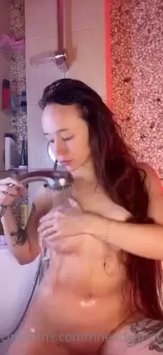 Wet body and wet pussy i love masturbating in the shower i know you 