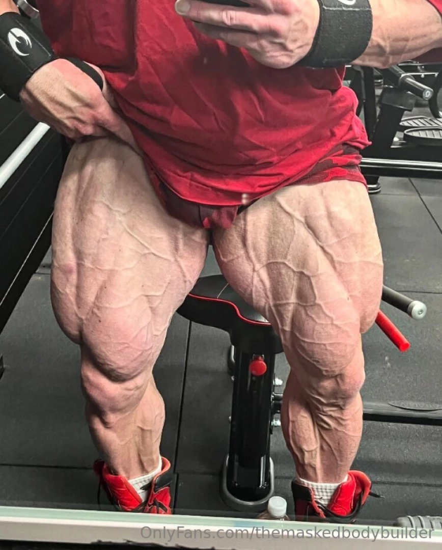 Anyone down to get their head crushed in between my thighs 