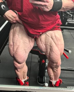 Anyone down to get their head crushed in between my thighs