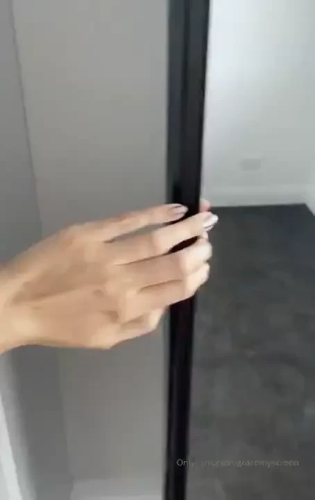 I love this gif it has tik tok energy 