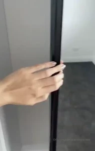 I love this gif it has tik tok energy