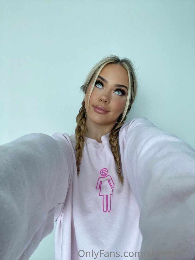 Tell me baby what s your biggest turn on message me what it is and i 