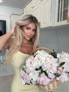 The prettiest part of my page it s reserved for those inside the club