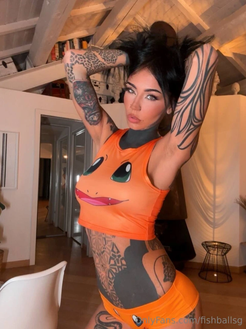 Never blame a girl for being tooooo hot 