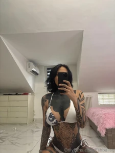 Better dressed in white or black