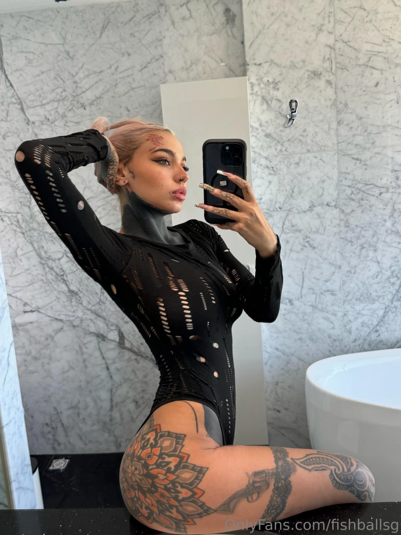 I am the empress whom you need to impress 