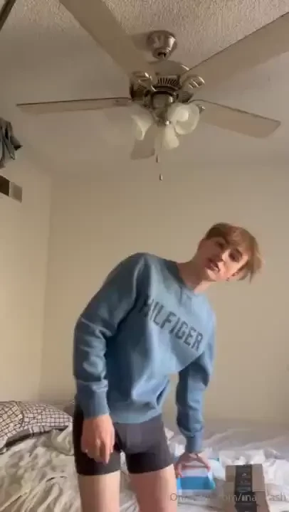 Heyy heyy you guys happy tuesdayy legendary unboxinggg todayy i hope 