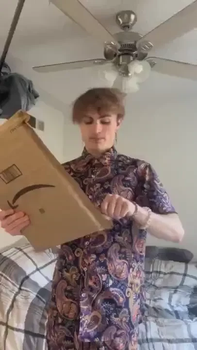 Heyy you guyssss a legendaryyy unboxing today for the saturday i hope 