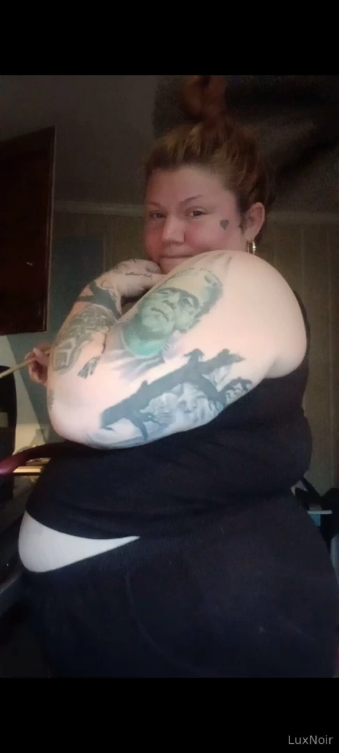 Just thought i looked super fat here 