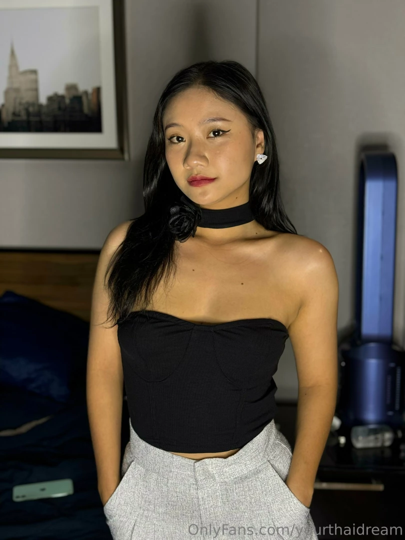 Do you think i look sexy in this outfit 